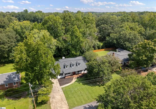 Photo 3 of Single family home for sale at 201 Rosemary Ln, Greenville, SC 29615 | MLS# 1603107 | Listing updated on 2026-09-07