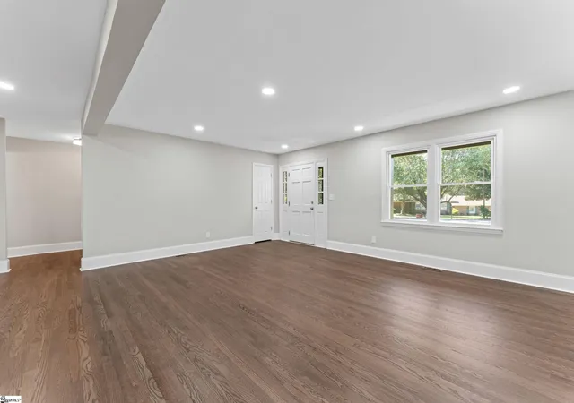 Photo 4 of Single family home for sale at 201 Rosemary Ln, Greenville, SC 29615 | MLS# 1603107 | Listing updated on 2026-10-15