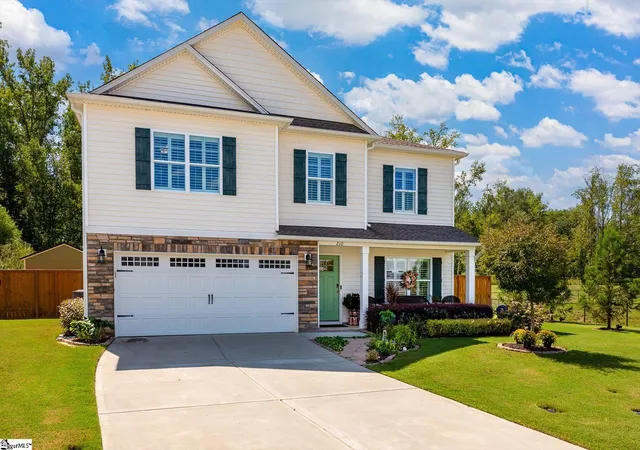 Photo 2 of Single family home for sale at 210 Frost Flower Way, Fountain Inn, SC 29644 | MLS# 1604389 | Listing updated on 2026-09-28
