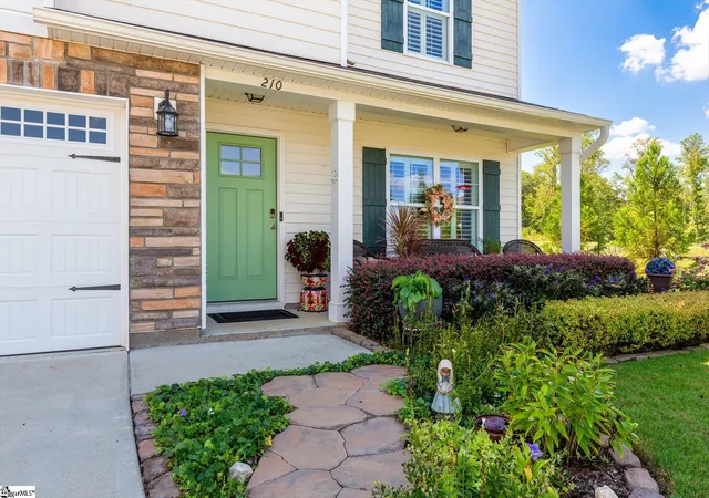 Photo 3 of Single family home for sale at 210 Frost Flower Way, Fountain Inn, SC 29644 | MLS# 1604389 | Listing updated on 2026-09-28