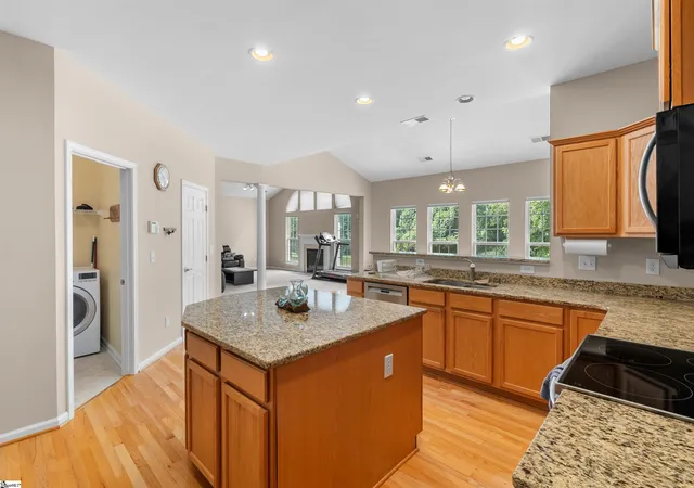 Photo 3 of Single family home for sale at 17 Alamosa Ct, Simpsonville, SC 29681 | MLS# 1604842 | Listing updated on 2026-09-28