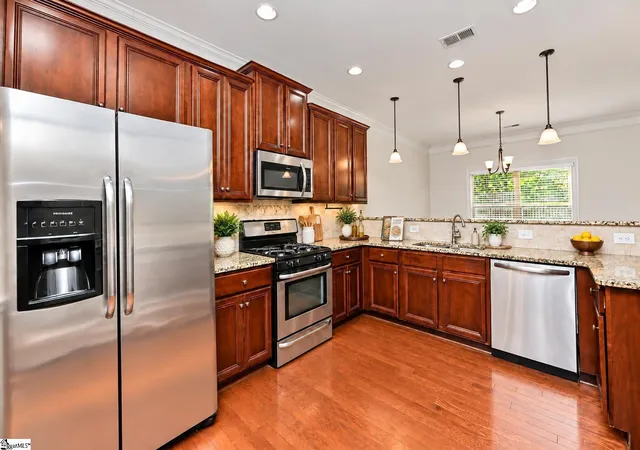 Photo 3 of Single family home for sale at 300 Sabin Ct, Simpsonville, SC 29681 | MLS# 1604632 | Listing updated on 2026-10-23