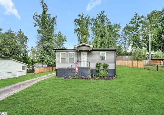 Photo 1 of Single family home for sale at 215 Gail St, Easley, SC 29642 | MLS# 1599827 | Listing updated on 2026-09-20