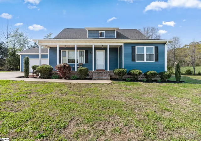 Photo 2 of Single family home for sale at 2762 Allen Bridge Rd, Fountain Inn, SC 29644 | MLS# 1594109 | Listing updated on 2026-09-12