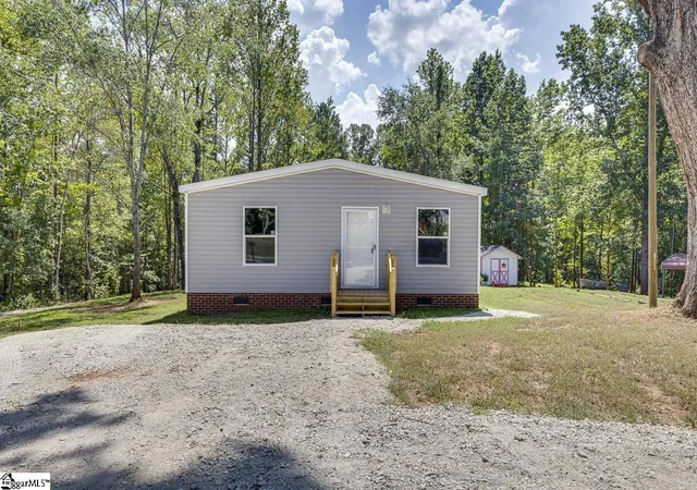 Photo 1 of Manufactured home for sale at 135 Layton Dr, Greenville, SC 29617 | MLS# 1602922 | Listing updated on 2026-09-05