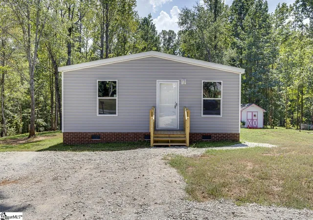 Photo 2 of Manufactured home for sale at 135 Layton Dr, Greenville, SC 29617 | MLS# 1602922 | Listing updated on 2026-09-05