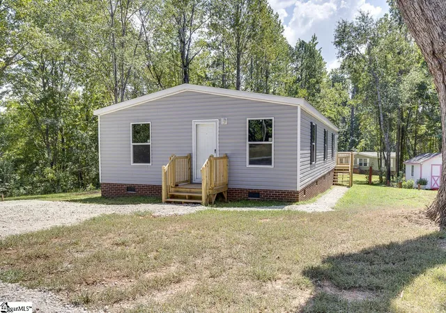 Photo 3 of Manufactured home for sale at 135 Layton Dr, Greenville, SC 29617 | MLS# 1602922 | Listing updated on 2026-09-05