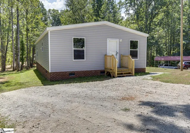 Photo 3 of Manufactured home for sale at 135 Layton Dr, Greenville, SC 29617 | MLS# 1602922 | Listing updated on 2026-09-05