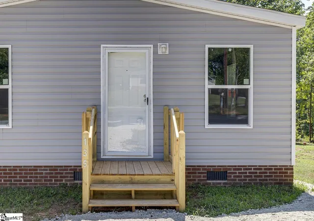 Photo 4 of Manufactured home for sale at 135 Layton Dr, Greenville, SC 29617 | MLS# 1602922 | Listing updated on 2026-09-05