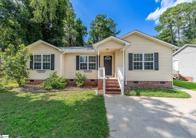 Photo 2 of Single family home for sale at 513 E Orr St, Anderson, SC 29621 | MLS# 1605322 | Listing updated on 2026-09-30
