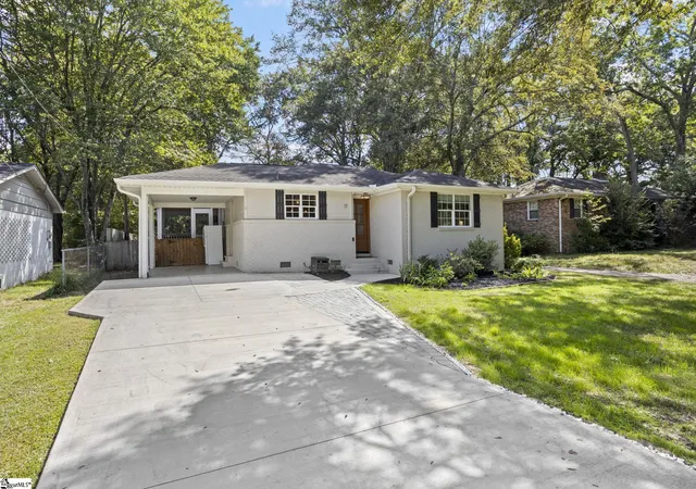 Photo 2 of Single family home for sale at 17 Vintage Ave, Greenville, SC 29607 | MLS# 1606209 | Listing updated on 2026-10-09