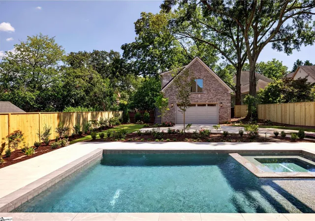 Photo 2 of Single family home for sale at 16 E Augusta Pl, Greenville, SC 29605 | MLS# 1605716 | Listing updated on 2026-10-05