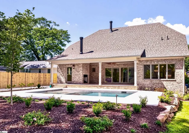 Photo 3 of Single family home for sale at 16 E Augusta Pl, Greenville, SC 29605 | MLS# 1605716 | Listing updated on 2026-10-05