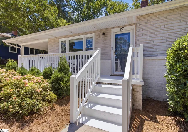 Photo 3 of Single family home for sale at 27 Sir Abbott St, Greenville, SC 29607 | MLS# 1602822 | Listing updated on 2026-09-03