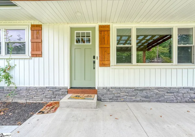 Photo 2 of Single family home for sale at 303 Watson Rd, Taylors, SC 29687 | MLS# 1604482 | Listing updated on 2026-09-22
