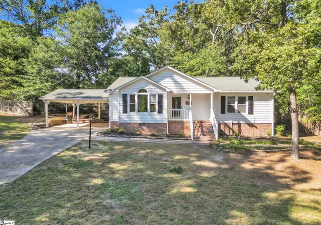 Photo 1 of Single family home for sale at 1001 Ikes Rd, Taylors, SC 29687 | MLS# 1605582 | Listing updated on 2026-10-13