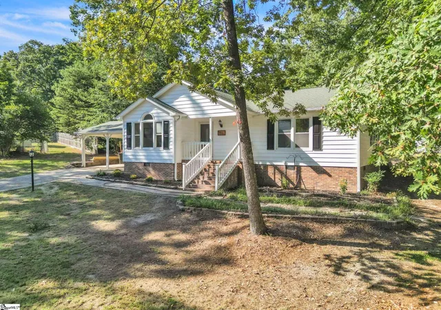 Photo 2 of Single family home for sale at 1001 Ikes Rd, Taylors, SC 29687 | MLS# 1605582 | Listing updated on 2026-10-13