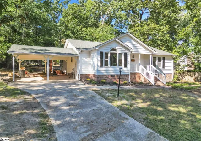 Photo 3 of Single family home for sale at 1001 Ikes Rd, Taylors, SC 29687 | MLS# 1605582 | Listing updated on 2026-10-13