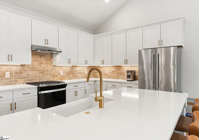 Photo 3 of Single family home for sale at 16 Toynbee Dr, Simpsonville, SC 29681 | MLS# 1596994 | Listing updated on 2026-10-26