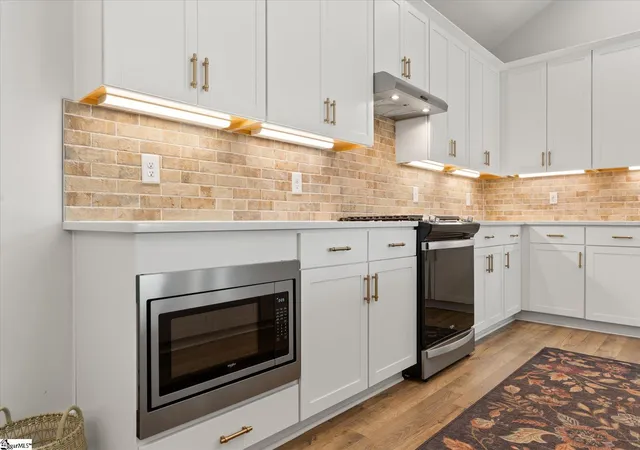 Photo 3 of Single family home for sale at 16 Toynbee Dr, Simpsonville, SC 29681 | MLS# 1596994 | Listing updated on 2026-10-26