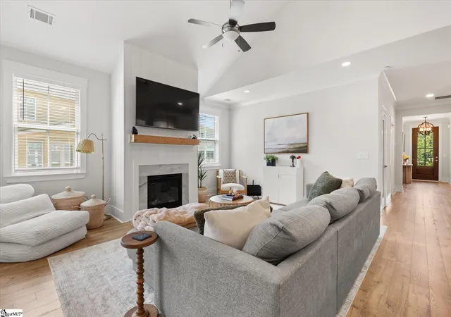 Photo 4 of Single family home for sale at 16 Toynbee Dr, Simpsonville, SC 29681 | MLS# 1596994 | Listing updated on 2026-10-26