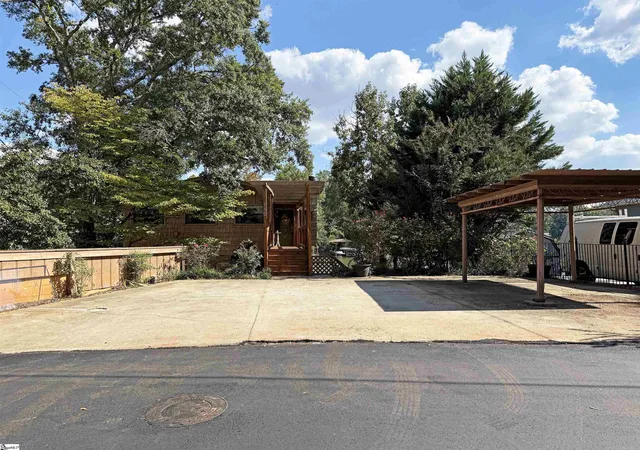 Photo 4 of Single family home for sale at 115 Club Cir, Greenville, SC 29611 | MLS# 1606548 | Listing updated on 2026-10-16
