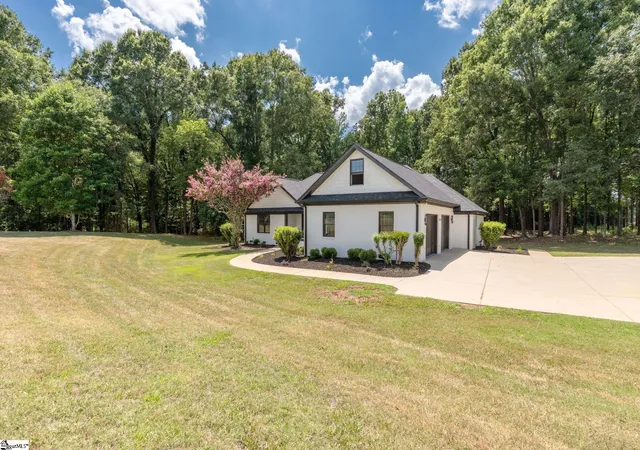 Photo 3 of Single family home for sale at 650 Lightwood Knot Rd, Woodruff, SC 29388 | MLS# 1605268 | Listing updated on 2026-09-29