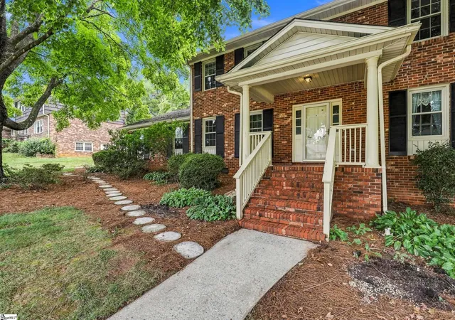 Photo 2 of Single family home for sale at 200 Connecticut Dr, Greenville, SC 29615 | MLS# 1604634 | Listing updated on 2026-10-22