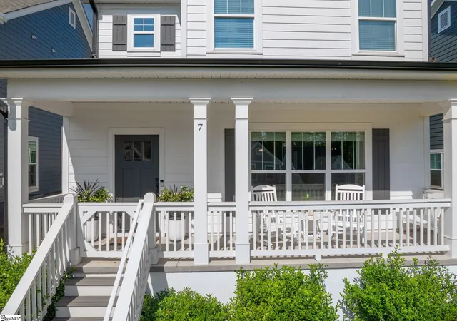 Photo 3 of Single family home for sale at 7 Logan Knoll Ln, Greenville, SC 29607 | MLS# 1603282 | Listing updated on 2026-09-09