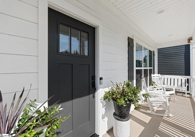 Photo 4 of Single family home for sale at 7 Logan Knoll Ln, Greenville, SC 29607 | MLS# 1603282 | Listing updated on 2026-09-09