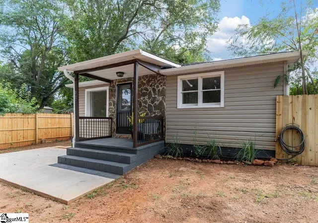 Photo 2 of Single family home for sale at 367 Dakota St, Spartanburg, SC 29303 | MLS# 1534387 | Listing updated on 2026-10-05
