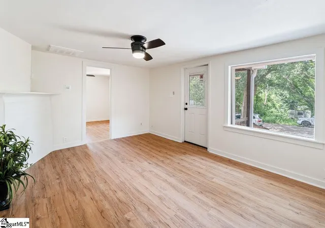 Photo 3 of Single family home for sale at 367 Dakota St, Spartanburg, SC 29303 | MLS# 1534387 | Listing updated on 2026-10-05