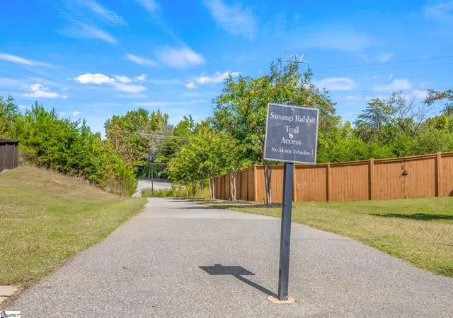 Photo 2 of Single family home for sale at 808 Danforth Dr, Greenville, SC 29617 | MLS# 1605384 | Listing updated on 2026-10-01
