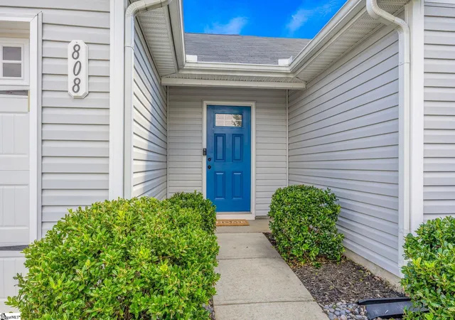 Photo 3 of Single family home for sale at 808 Danforth Dr, Greenville, SC 29617 | MLS# 1605384 | Listing updated on 2026-10-01