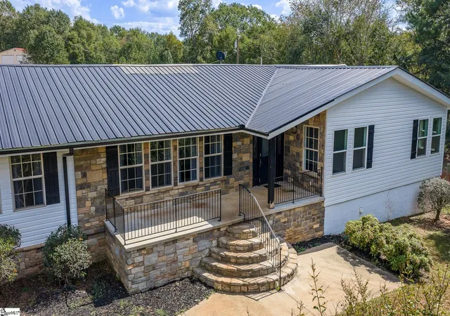 Photo 3 of Single family home for sale at 399 Old Farrs Brg Rd, Greenville, SC 29611 | MLS# 1605635 | Listing updated on 2026-10-04