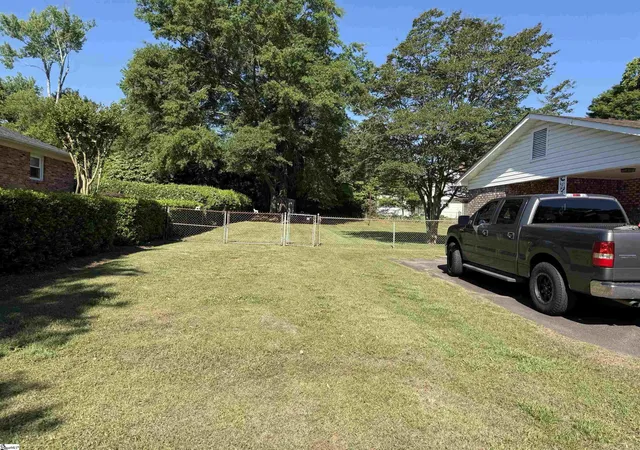 Photo 2 of Single family home for sale at 104 Russell St, Spartanburg, SC 29307 | MLS# 1603029 | Listing updated on 2026-09-15