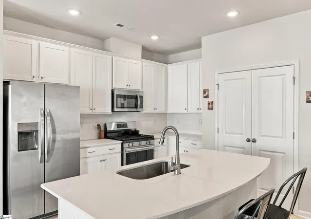 Photo 2 of Townhouse for sale at 1471 Painted Horse Trl, Boiling Springs, SC 29316 | MLS# 1605319 | Listing updated on 2026-09-30