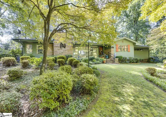 Photo 1 of Single family home for sale at 122 Lakeshore Dr, Easley, SC 29642 | MLS# 1603385 | Listing updated on 2026-09-10