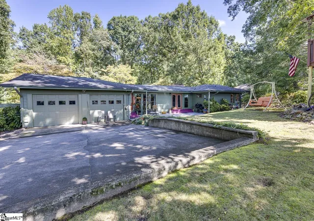 Photo 44 of Single family home for sale at 122 Lakeshore Dr, Easley, SC 29642 | MLS# 1603385 | Listing updated on 2026-09-10