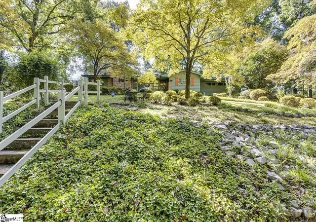 Photo 4 of Single family home for sale at 122 Lakeshore Dr, Easley, SC 29642 | MLS# 1603385 | Listing updated on 2026-09-10