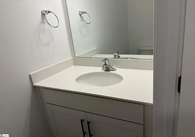 Photo 3 of Townhouse for sale at 605 Autumn Lake Rd, Simpsonville, SC 29681 | MLS# 1586543 | Listing updated on 2026-09-29