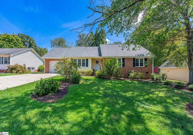 Photo 2 of Single family home for sale at 1118 Devenger Rd, Greer, SC 29650 | MLS# 1603461 | Listing updated on 2026-10-27