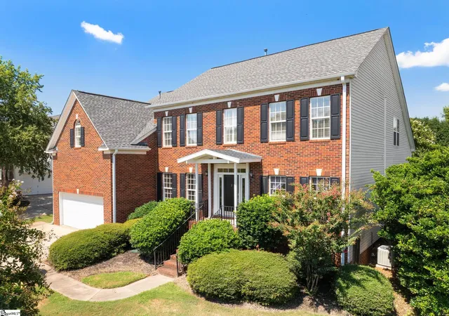Photo 2 of Single family home for sale at 2 Noble Oaks Ln, Simpsonville, SC 29681 | MLS# 1602821 | Listing updated on 2026-09-16