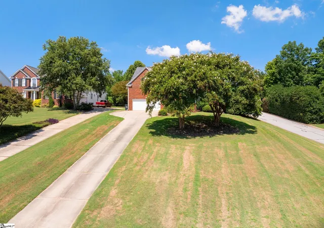 Photo 3 of Single family home for sale at 2 Noble Oaks Ln, Simpsonville, SC 29681 | MLS# 1602821 | Listing updated on 2026-09-16