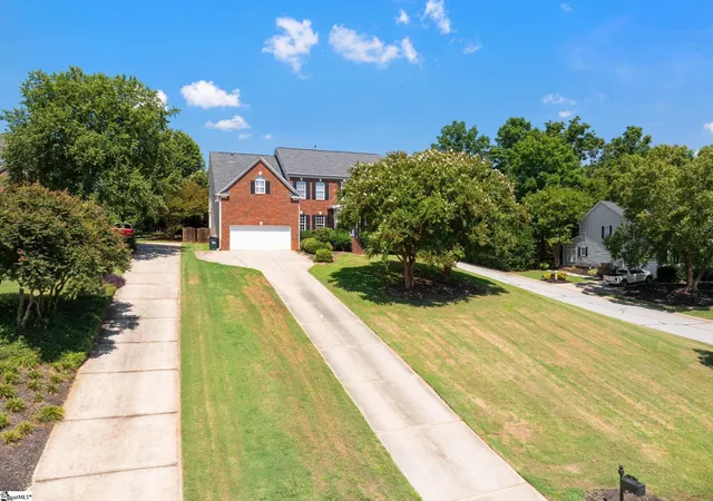Photo 4 of Single family home for sale at 2 Noble Oaks Ln, Simpsonville, SC 29681 | MLS# 1602821 | Listing updated on 2026-09-16