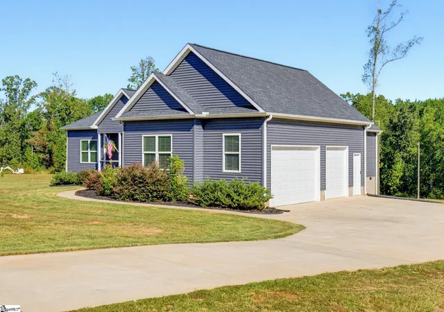 Photo 1 of Single family home for sale at 1054 Westminster Hwy, Westminster, SC 29693 | MLS# 1605396 | Listing updated on 2026-10-10