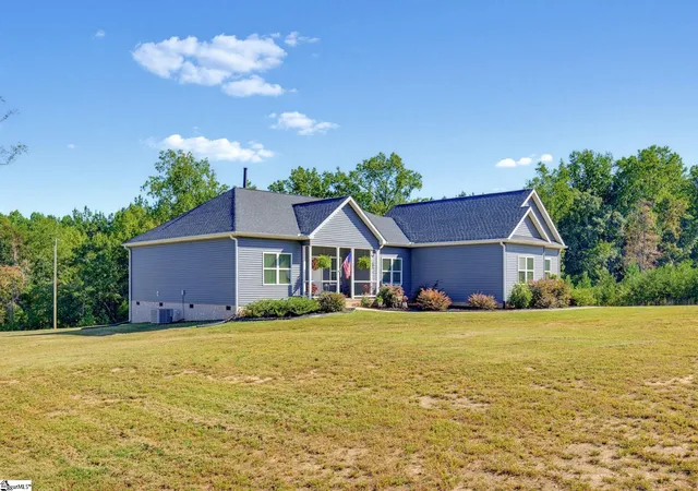 Photo 2 of Single family home for sale at 1054 Westminster Hwy, Westminster, SC 29693 | MLS# 1605396 | Listing updated on 2026-10-10