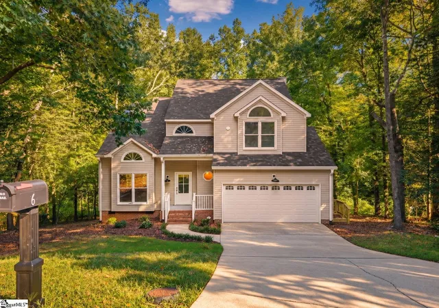 Photo 1 of Single family home for sale at 6 Moss Spring Ct, Simpsonville, SC 29680 | MLS# 1604472 | Listing updated on 2026-10-18