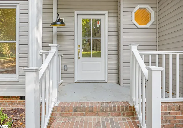 Photo 3 of Single family home for sale at 6 Moss Spring Ct, Simpsonville, SC 29680 | MLS# 1604472 | Listing updated on 2026-10-18