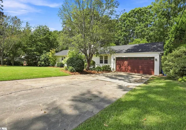 Photo 3 of Single family home for sale at 24 Spring Forest Rd, Greenville, SC 29615 | MLS# 1602799 | Listing updated on 2026-09-16